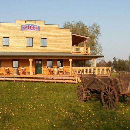Horse Lake Ranch Neuendorf  Eksteriør billede