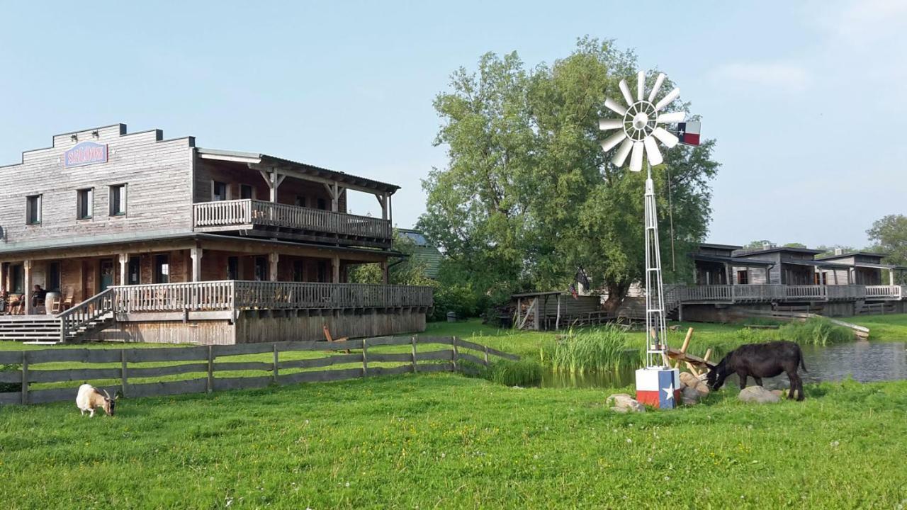 Horse Lake Ranch Neuendorf  Eksteriør billede